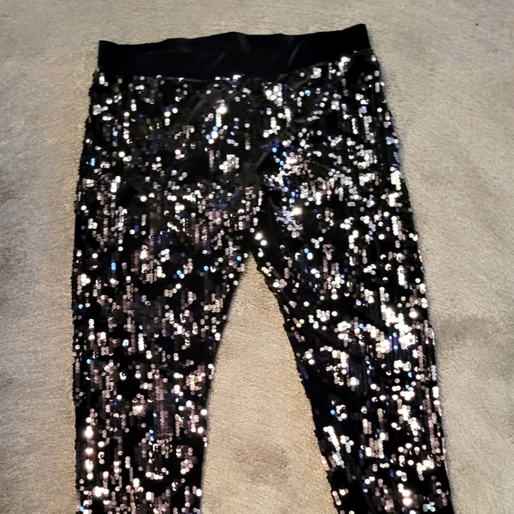 Younique branded pants, never worn but without tags. Measurements- 17" across,